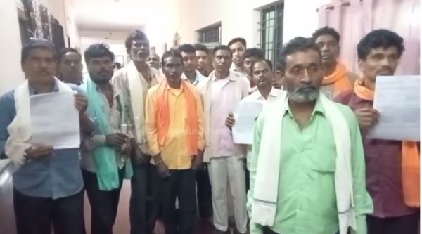 Fraud in Pradhan Mantri Awas Yojana: Villagers of Lafandi village complained to the collector
