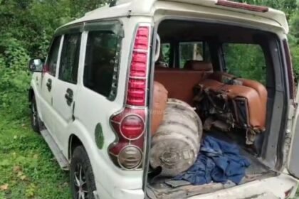 Podi police caught a Scorpio vehicle transporting illegal iron
