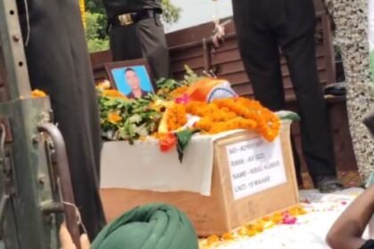 The body of Agniveer Neeraj, who was martyred in Ladakh Siachen avalanche, reached Madhupur