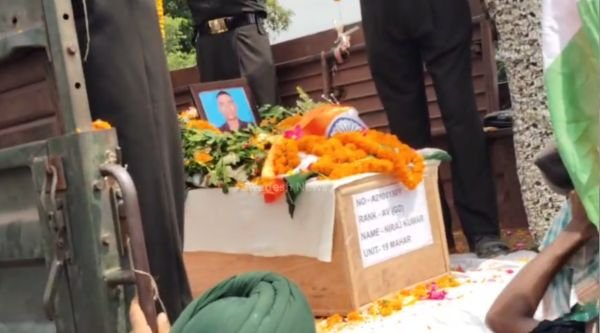 The body of Agniveer Neeraj, who was martyred in Ladakh Siachen avalanche, reached Madhupur