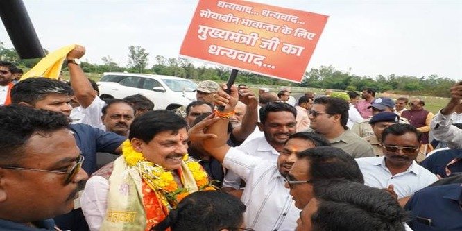 Farmers accorded a warm welcome to CM Dr Yadav on the launch of Bhavantar Yojana.