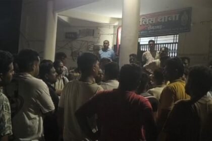 Case of rape of a four year old girl in Dongargarh, people got angry and surrounded the police station