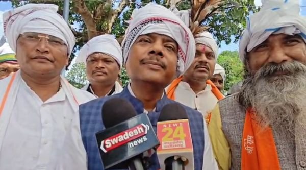 The dilapidated road of Bhanupratappur-Kondagaon route has become a problem.