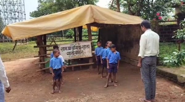 Children study in huts, a sorry picture of education in Dhamtari villages