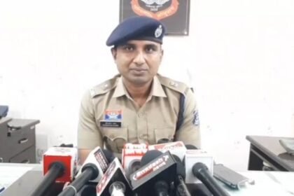 Three people died in a road accident in Dhamtari.