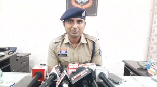 Three people died in a road accident in Dhamtari.