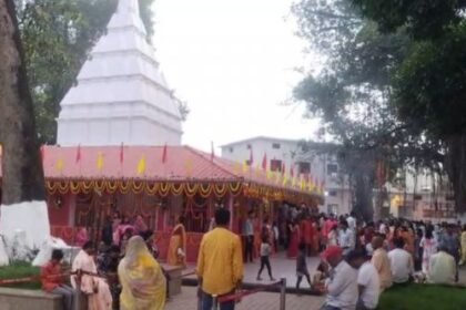 Sharadiya Navratri 2025: Crowds of devotees throng the Maa Mahamaya Temple in Ambikapur