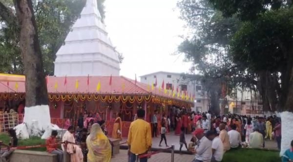 Sharadiya Navratri 2025: Crowds of devotees throng the Maa Mahamaya Temple in Ambikapur