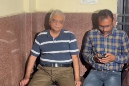 Raipur Breaking: Retired IAS Alok Shukla, accused in the Naan scam, surrenders.