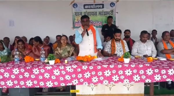 Kanker MLA Asharam Netam performed the ground breaking ceremony of 33/11 KV substation at Mandabharri village in Narharpur at a cost of Rs 2.54 crore.