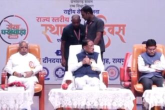 Raipur: Chief Minister and Minister honored the participants on the foundation day of National Service Scheme (NSS).