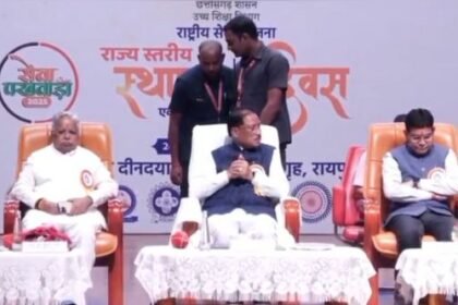 Raipur: Chief Minister and Minister honored the participants on the foundation day of National Service Scheme (NSS).