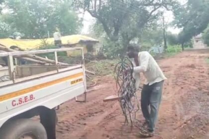 Gariaband: Open electricity theft in government construction in Rajim
