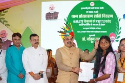 Chief Minister Dr. Yadav handed over appointment letters to the youth.