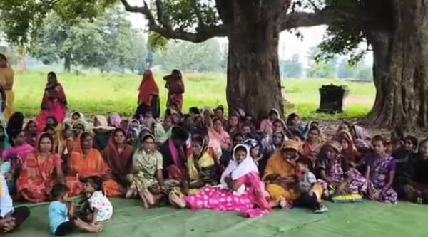 A special village meeting was held in Jamgaon, and attempts to persuade the converted families failed.