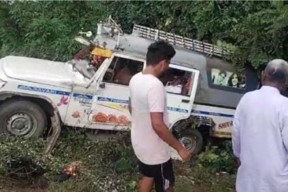 Giridih: Truck and pickup van collide, three killed