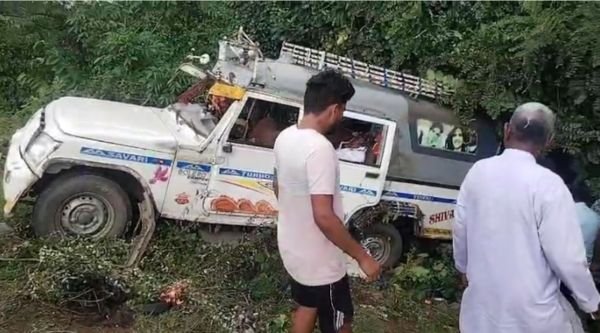 Giridih: Truck and pickup van collide, three killed