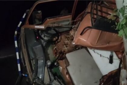 Kalayat: Canter full of oil cake met with an accident, three injured