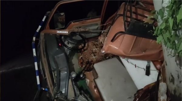 Kalayat: Canter full of oil cake met with an accident, three injured
