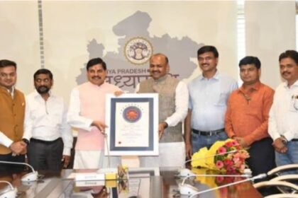 Chief Minister Dr. Yadav congratulated the Backward Classes and Minority Welfare Department on receiving the Skoch Award.
