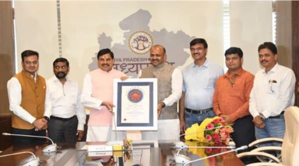 Chief Minister Dr. Yadav congratulated the Backward Classes and Minority Welfare Department on receiving the Skoch Award.
