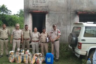 Mungeli: 10 boxes of liquor and 30 litres of spirits recovered from a government primary school