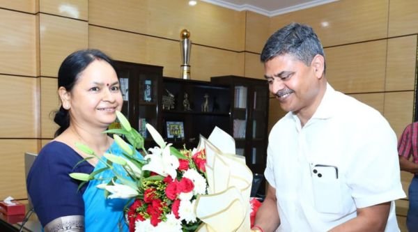 Ranchi: Chief Minister bids farewell to Alka Tiwari