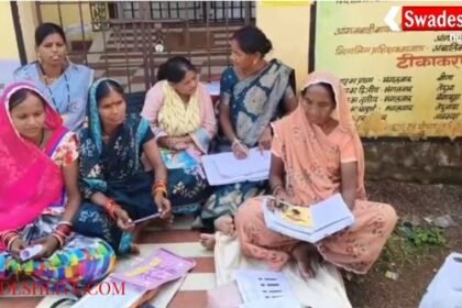 In Bemetara, the women have no place to sit and are forced to sit outside.