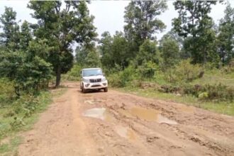 Surajpur: Mayurdhaki-Putki road turned into potholes