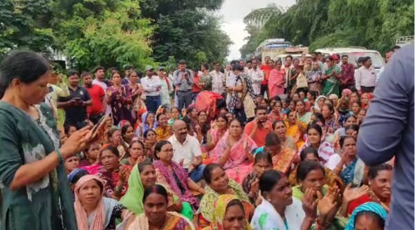 कांकेर ब्रेकिंग: धरना देने जा रही मितानिनों को पुलिस ने रोका, हाईवे-30 पर जाम