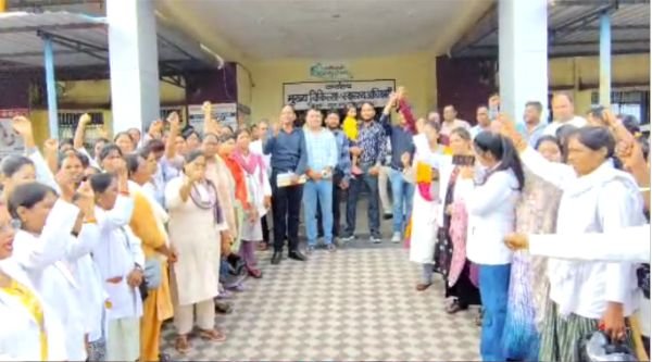 Mass resignation in Surajpur: 630 NHM employees protest