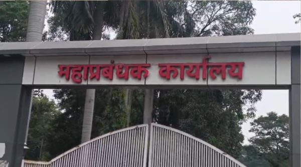 SECL Kusmunda officer is kind to his favorite controversial contractor