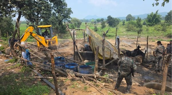 Major action on illegal Mahua liquor in Hazaribagh