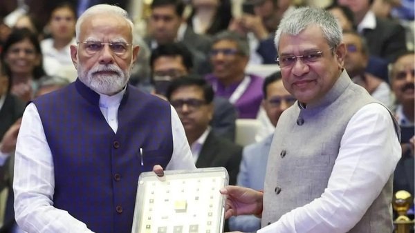 भारत की पहली स्वदेशी 32-बिट माइक्रोप्रोसेसर चिप ‘विक्रम’ लॉन्च