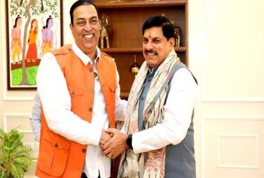 Film actor Shri Vindu Dara Singh made a courtesy visit to Chief Minister Dr. Yadav