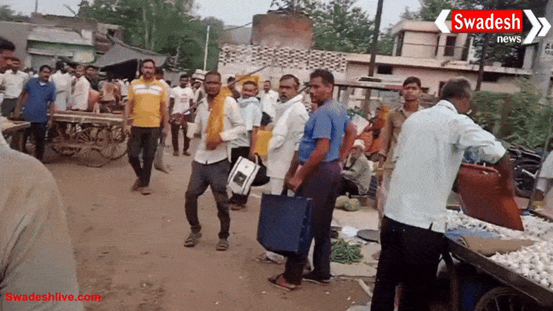 लक्ष्मीगंज सब्जी मंडी में लेनदेन के विवाद पर दो पक्षों में मारपीट, पुलिस ने कराया मामला शांत