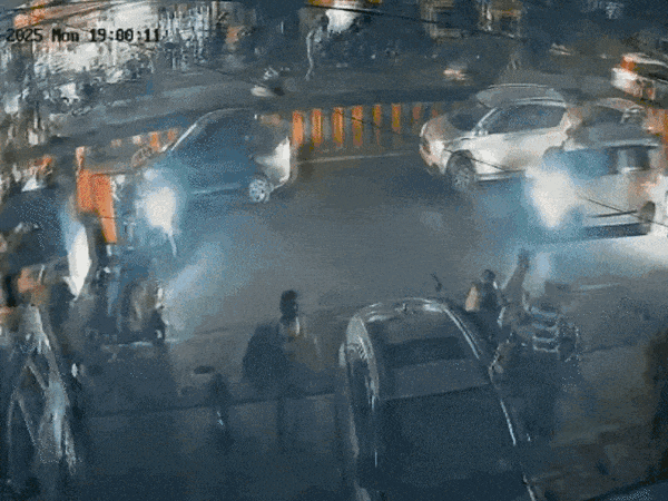 इंदौर हादसा: बेकाबू ट्रक ने मचाई तबाही, 2 लोगों की मौत, 15 से अधिक घायल