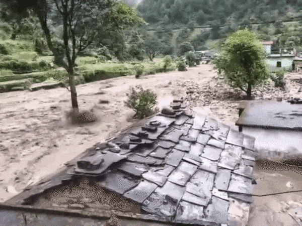 उत्तराखंड में बादल फटने से चमोली में तबाही | 6 घर ढहे, 7 लोग लापता