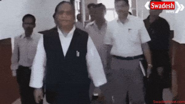 23 महीने बाद आजम खान जेल से रिहा, बेटे अदीब और अब्दुल्ला लेने पहुंचे