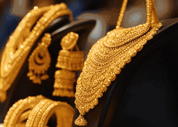 आज सोना-चांदी के दाम में गिरावट: सोना ₹469 सस्ता, चांदी ₹1.25 लाख प्रति किलो