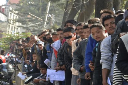 नेपाल में हिंसक प्रदर्शनों के कारण भारत में रह रहे नेपाली छात्रों ने घर लौटने की योजना टाली