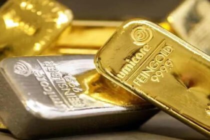 आज सोने-चांदी के दाम में तेजी: सोना 1.05 लाख के करीब, चांदी भी रिकॉर्ड स्तर पर