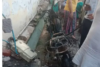 चार्जिंग पर लगी स्कूटी बनी मौत का कारण, आगरा में बुजुर्ग पति-पत्नी जिंदा जले