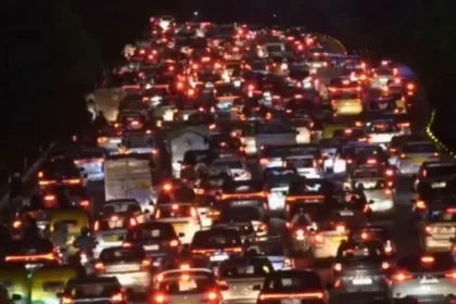 नोएडा-ग्रेटर नोएडा एक्सप्रेस-वे पर भारी बारिश के बाद घंटों लंबा जाम, अब स्थिति सामान्य