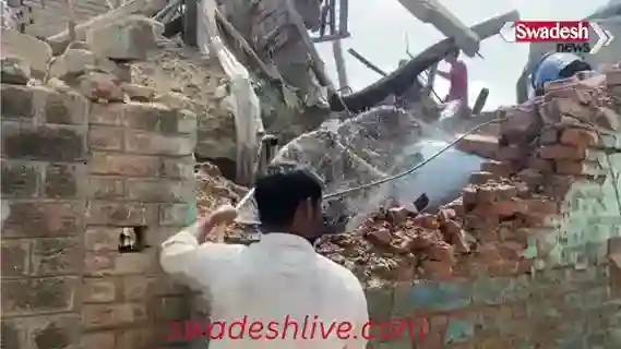 Fatehpur: Massive explosion at a firecracker factory kills father and daughter, leaves two seriously injured