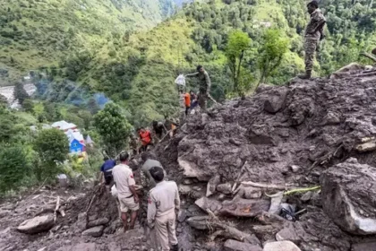 बारिश के बाद पुंछ में जमीन धंसी, 700 लोग सुरक्षित स्थानों पर स्थानांतरित