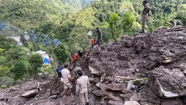 बारिश के बाद पुंछ में जमीन धंसी, 700 लोग सुरक्षित स्थानों पर स्थानांतरित