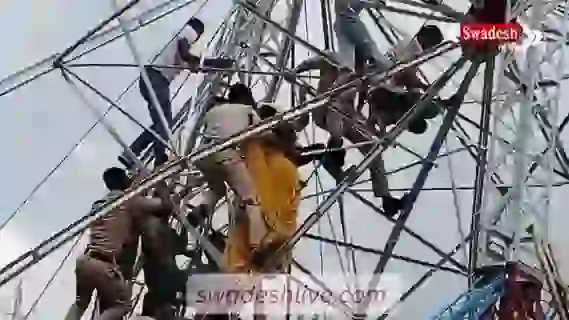 Raisen: Major accident averted, fairground swing loses balance, police vigilance saves many lives