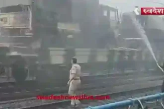 A truck carrying an Army special train caught fire in Ujjain yard; a major accident was averted due to alertness.