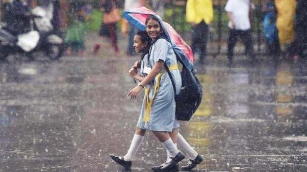 आगरा में भारी बारिश से जलभराव, 4 सितंबर को 12वीं तक के स्कूल बंद